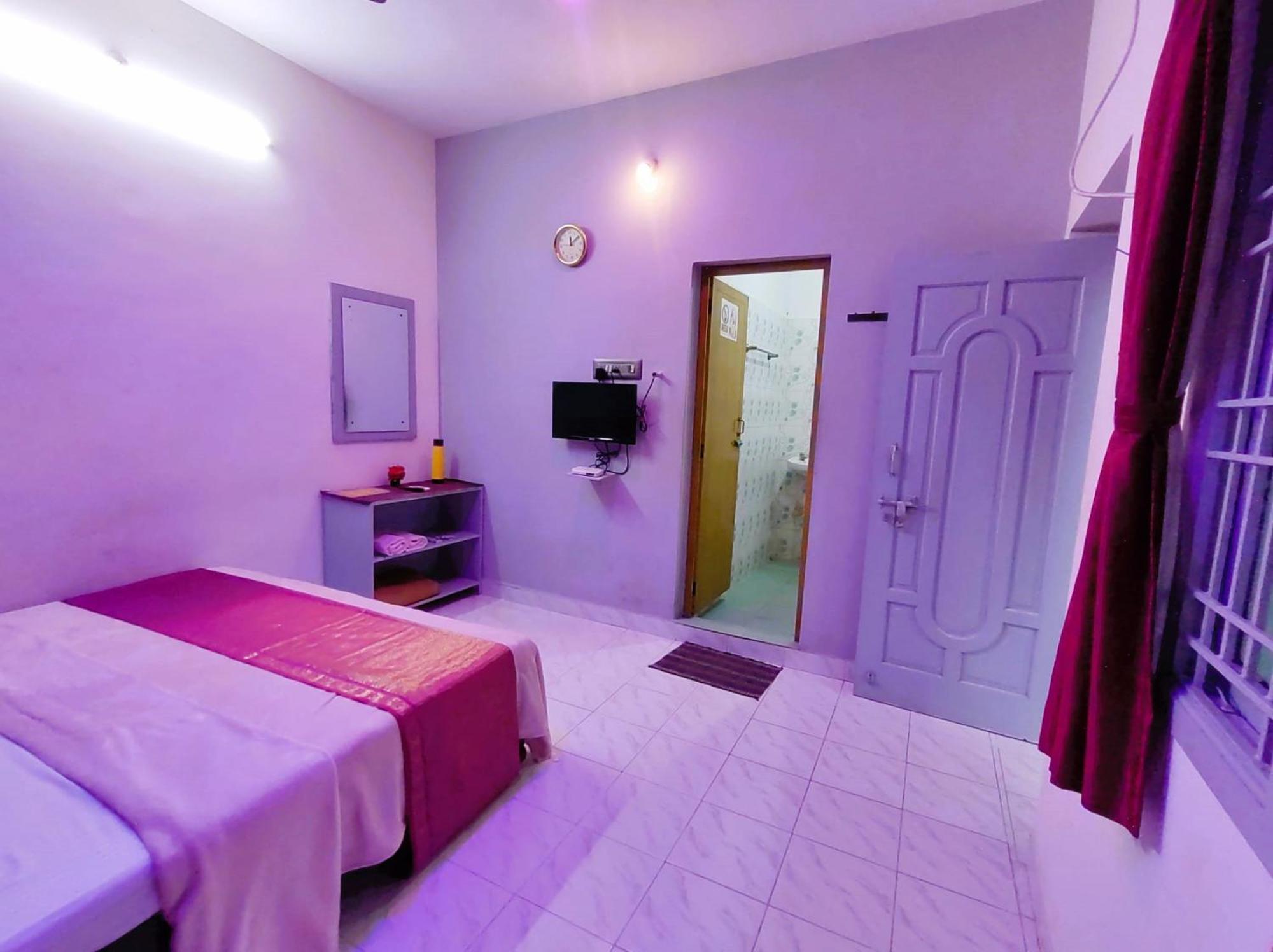 The Well Beach Side Guest House Ауровил Екстериор снимка