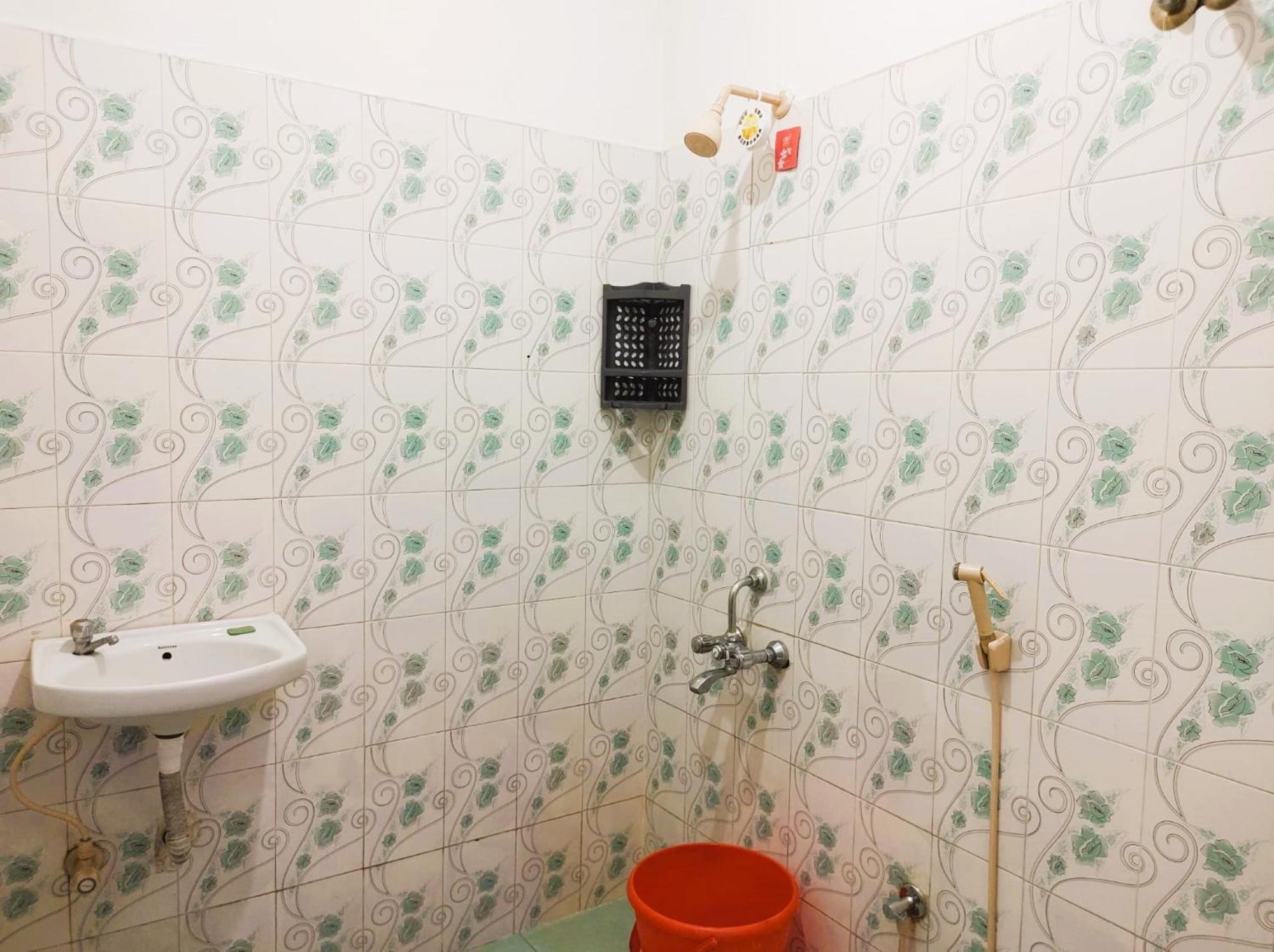 The Well Beach Side Guest House Ауровил Екстериор снимка
