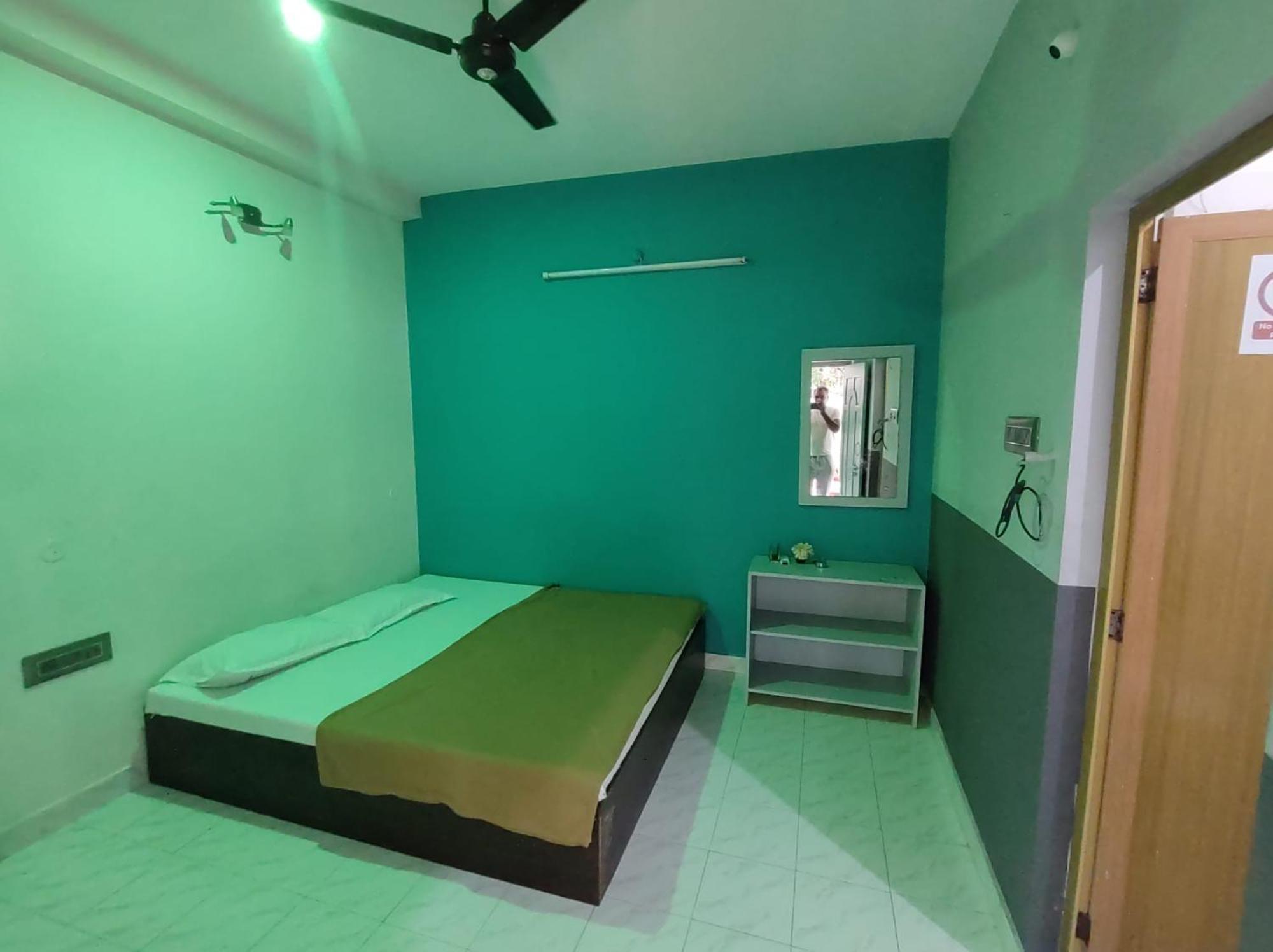 The Well Beach Side Guest House Ауровил Екстериор снимка