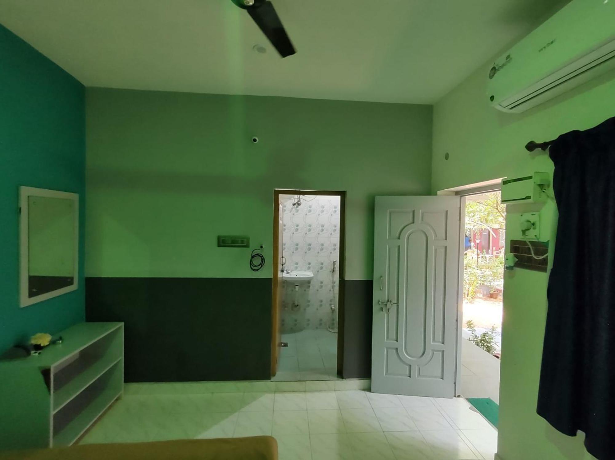 The Well Beach Side Guest House Ауровил Екстериор снимка
